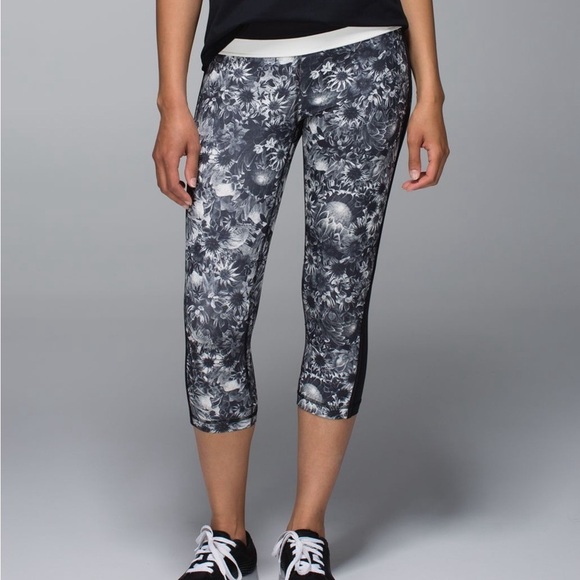 Lululemon Up The Pace Running Leggings Floral Black White Size 8 - Picture 7 of 10